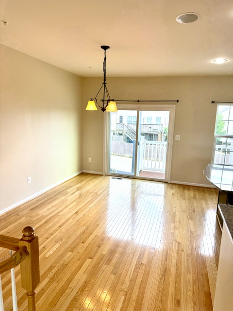 163 Moul Ave – Din Rm