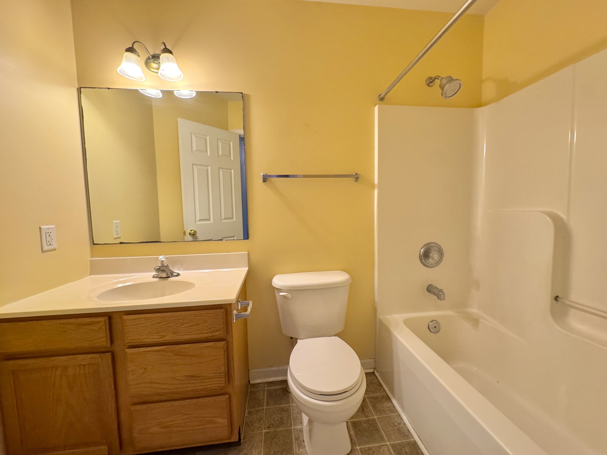 33 Sara Ln – Bath Full