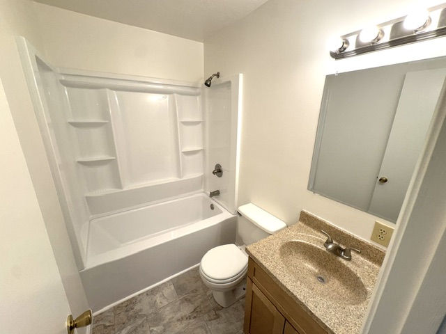 4 Lilac Ct – Bath Full